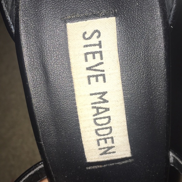 Black stappy heels - Picture 3 of 3